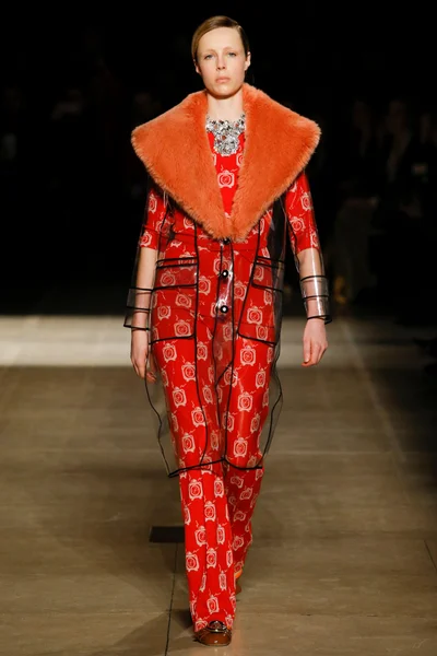 Look 19